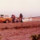 Juny de 1976. Desmontant un planador després d'un aterratge fora de camp a Alcazar de San Juan